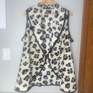 Simply southern leopard vest  